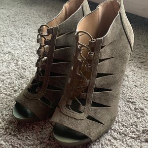 Michale kors high heeled sandals size 7